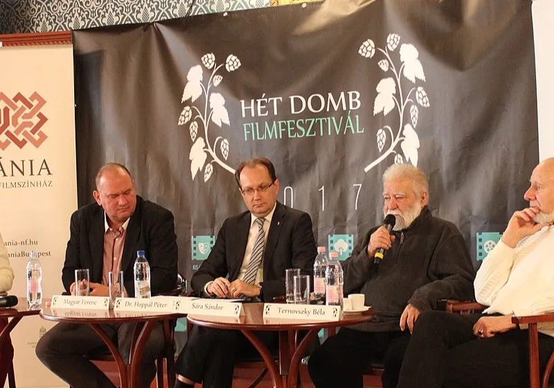 Kulturális rendezvény szervezője gyakorlati oktatás — sajtótájékoztató és rendezvény-előkészítés közelről